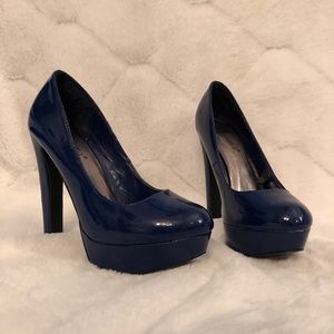 Blue pumps